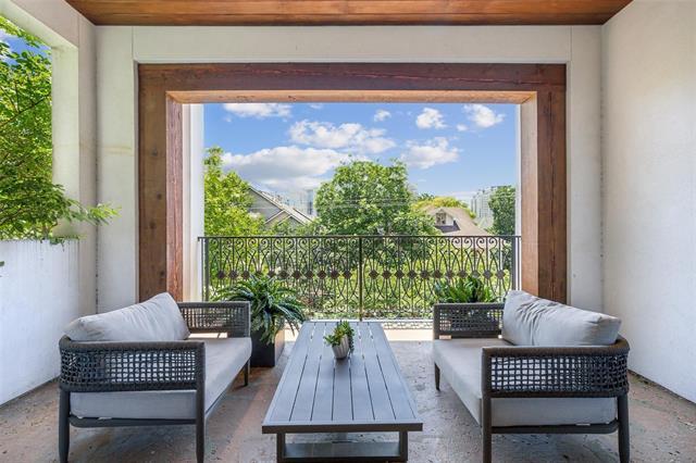 Building Photo - 2210 Boll St