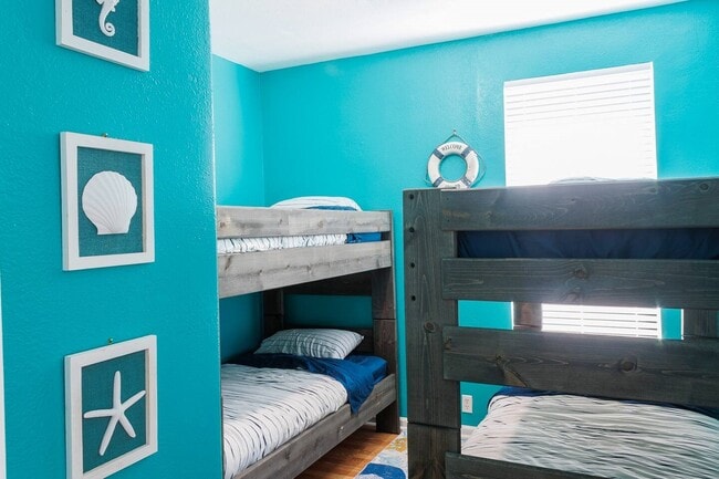 Building Photo - 5801 Avenue S 1/2