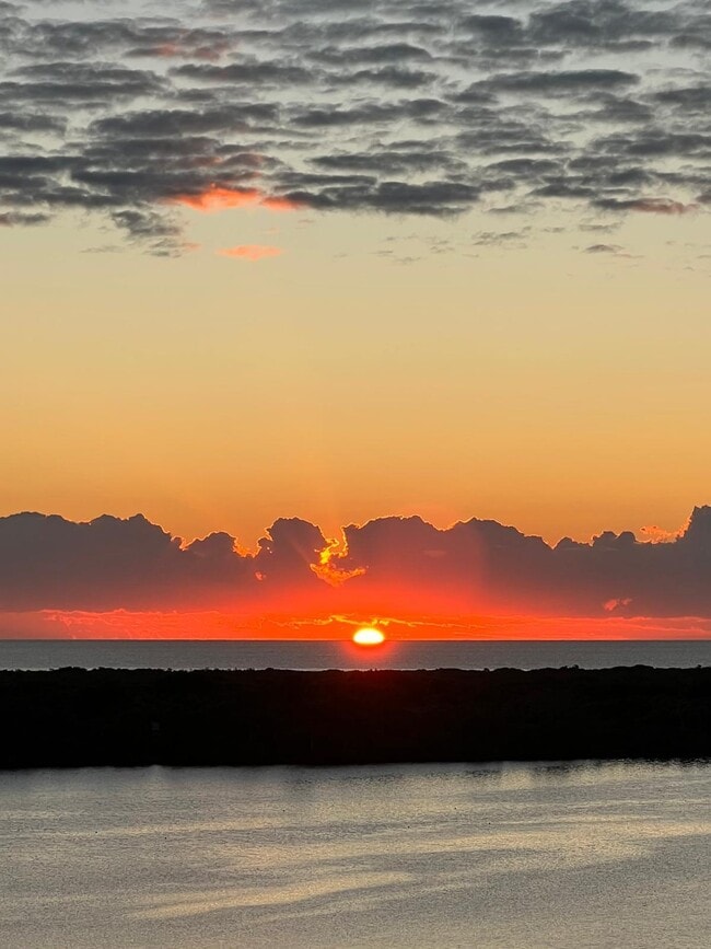 Building Photo - 132 Lakeshore Dr