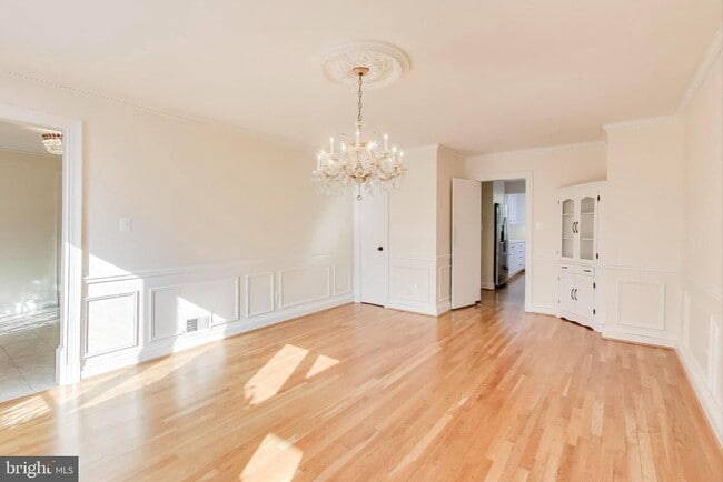 Building Photo - 4001 N Ridgeview Rd