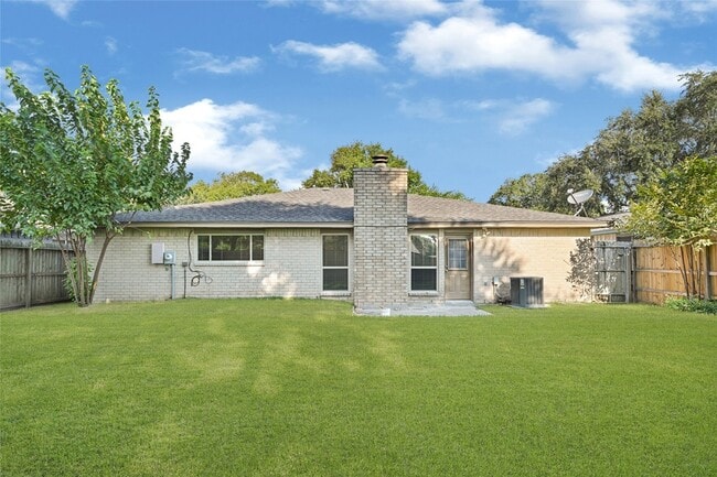 Building Photo - 206 Sweetgum Dr