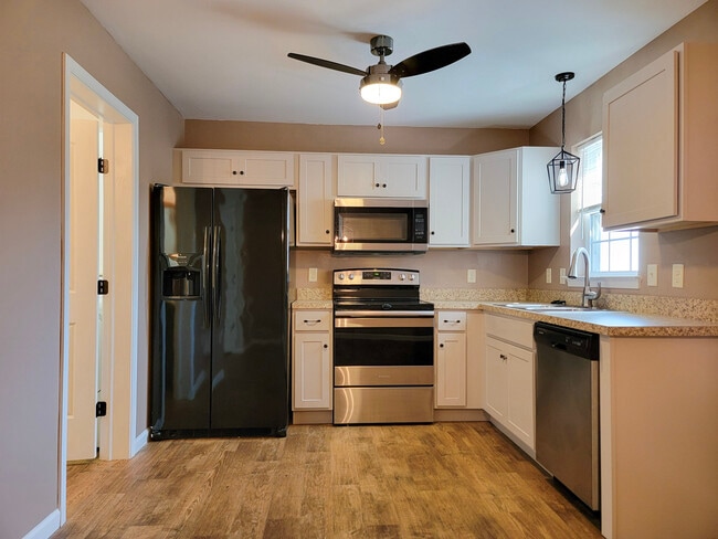 Building Photo - 331 Springwood Dr