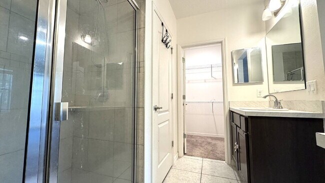 Building Photo - 2827 Westwood Ave