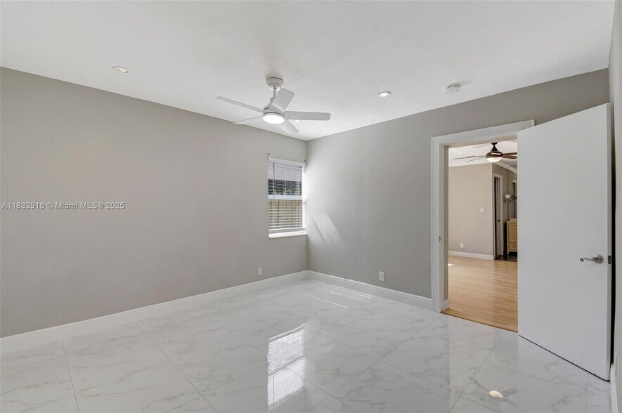 Building Photo - 320 NW 51st Ct