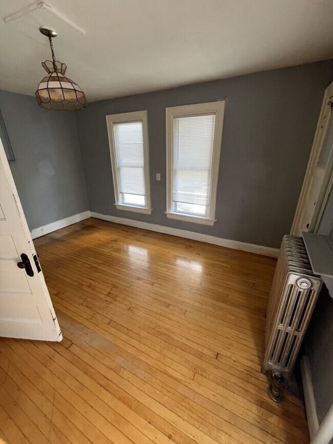 Building Photo - Charming 2-Bedroom Gem in the Heart of Mil...