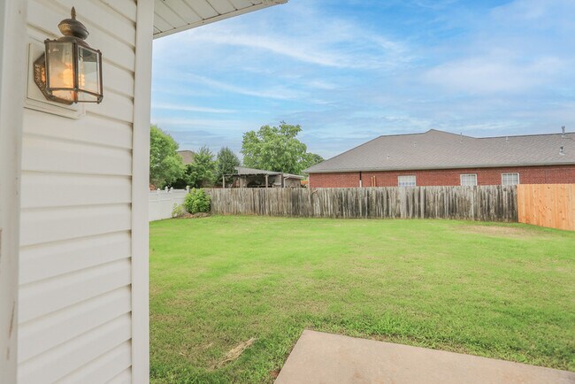 Building Photo - 303 Cross Ln