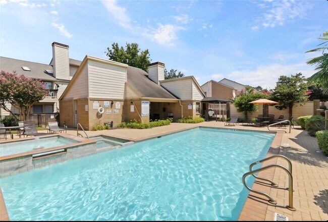 Building Photo - 2277 S Kirkwood Rd