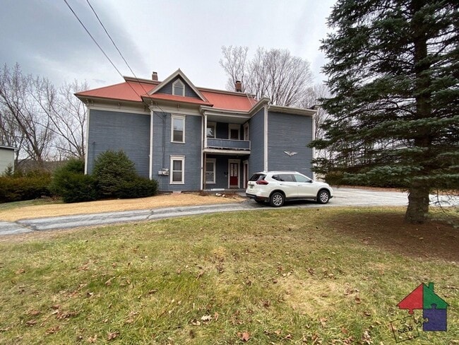 Building Photo - 38 Fairview St