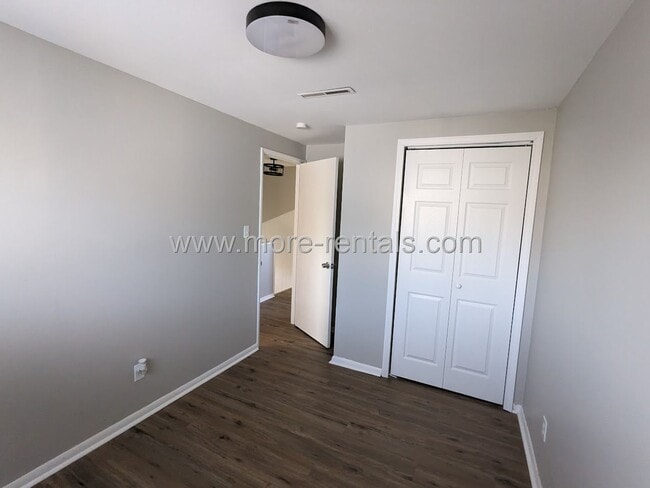 Building Photo - Remodeled Southfield house with large yard