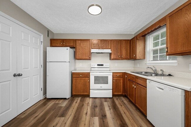 Building Photo - Hamlet Square Townhomes Unit 2344A