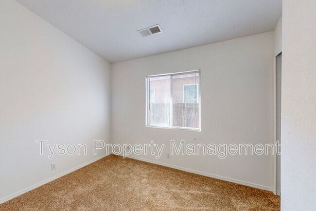 Building Photo - 7124 Labrador Dr NE