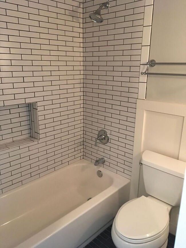 Building Photo - Immaculate N Tacoma 3bdr 2bath with full s...