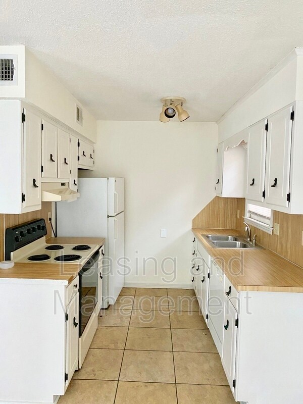 Building Photo - 912 Sea Gull Dr