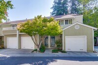 Building Photo - 2-Suite Townhome in Whisman Station Area | Easy Access to 101/237/85