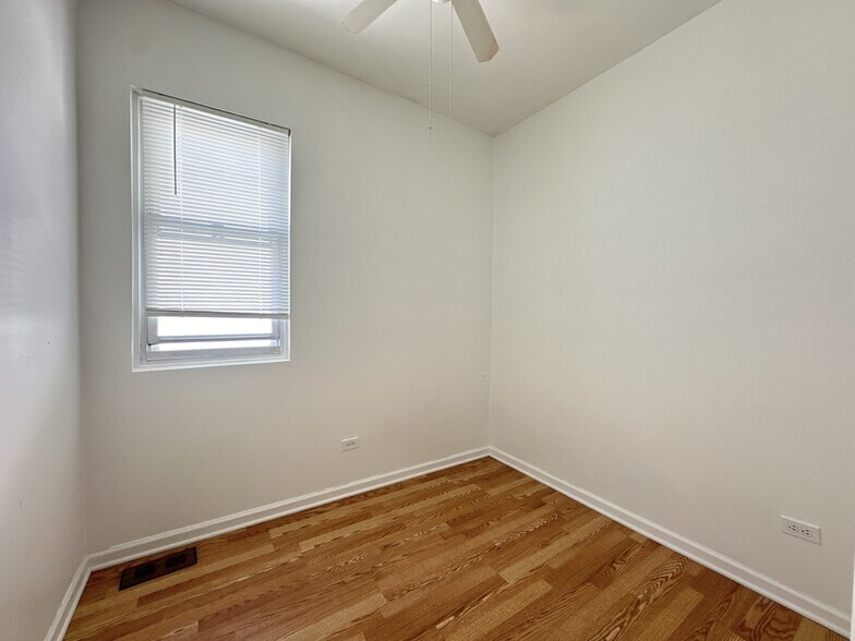 Building Photo - 1717 N Kimball Ave