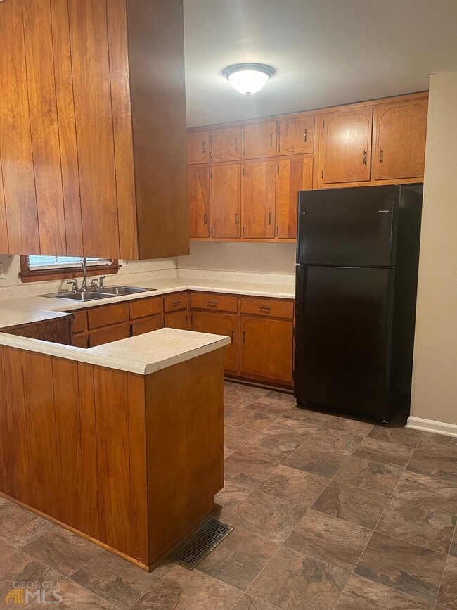 Building Photo - 808 S Nottingham Rd