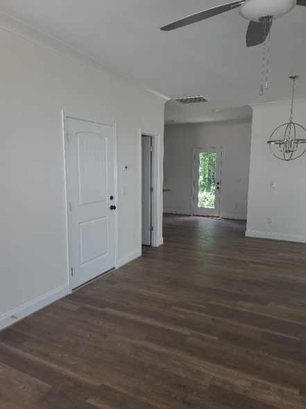 Building Photo - 111 Solis Ct