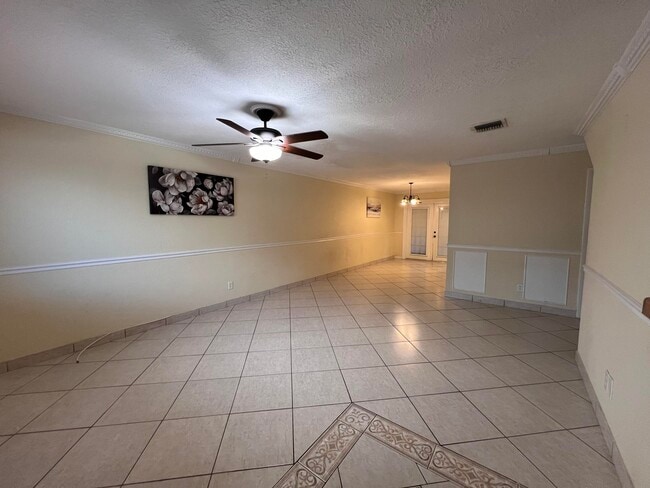 Building Photo - 5202 Bayside Dr