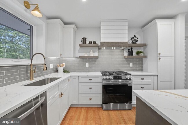 Building Photo - 4512 Sleaford Rd