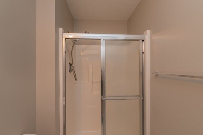 Building Photo - $1750 - Updated 3 bed/3 bath house conveni...