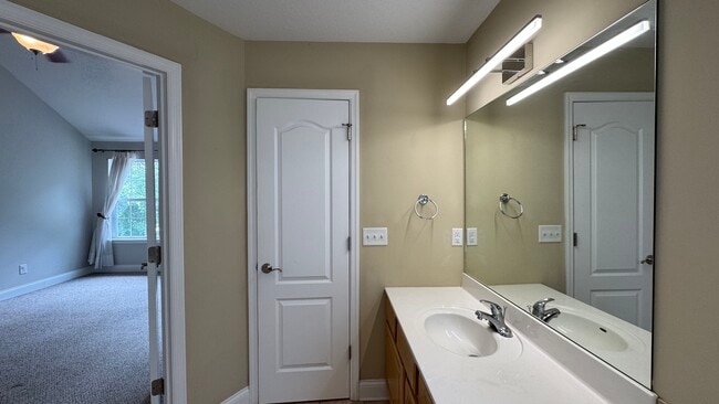Building Photo - 5685 Hyacinth Ln
