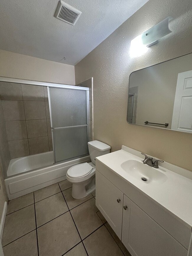 Building Photo - 2104 Sharon Way