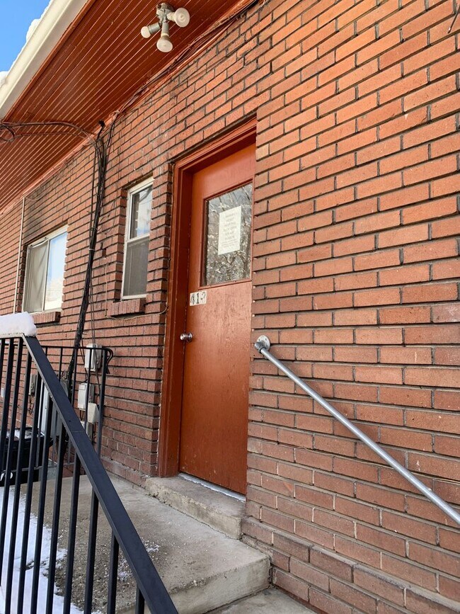 Building Photo - Quiet Upstairs Apartment in Provo |Available Now|