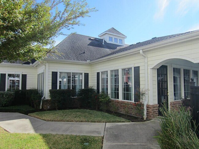 Building Photo - 9200 Westheimer Rd