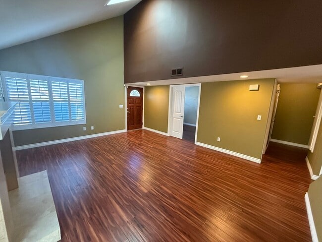 Building Photo - Gorgeous and Upgraded 4 Bed, 2.5 Bath Two-Story in Villa Portofino!