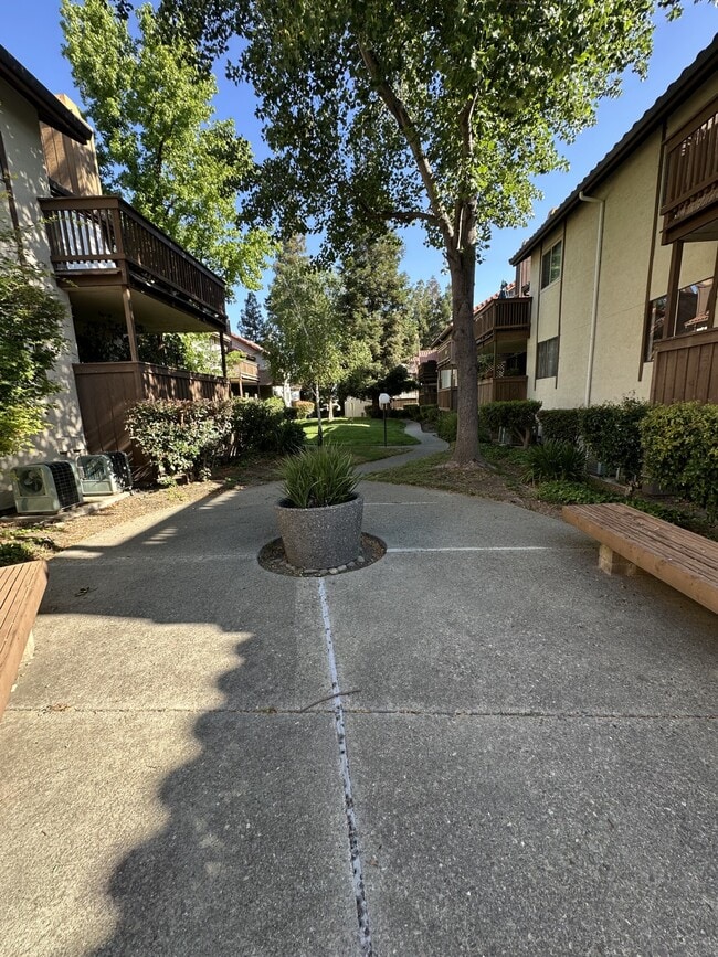 Building Photo - 2055 Sierra Rd