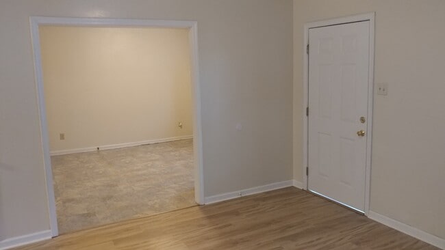 Building Photo - 489 Penny Ln