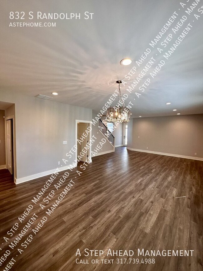 Building Photo - 832 S Randolph-3 bed/2.5 Bath -Newly Renov...