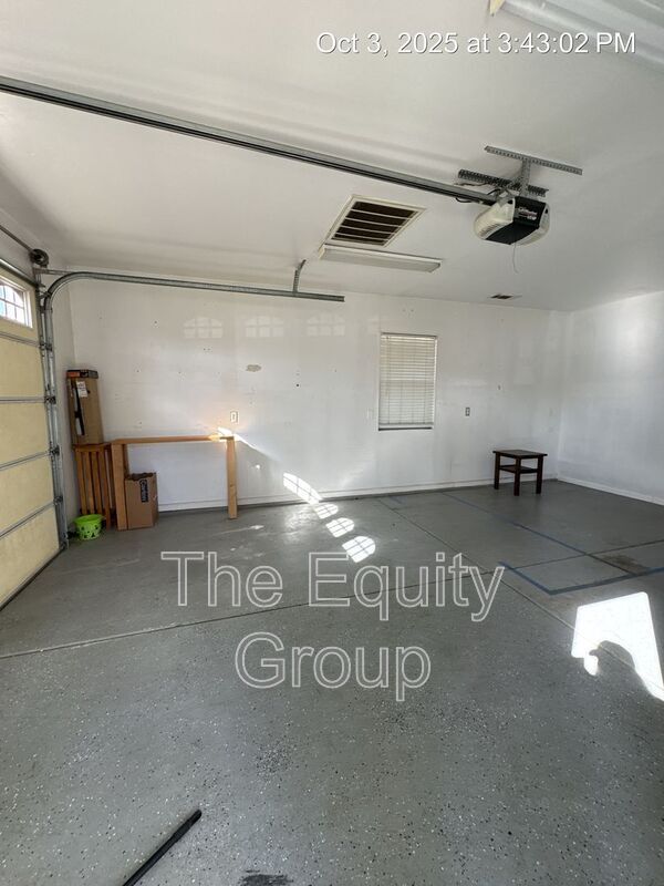 Building Photo - 648 Auburn St