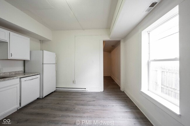 Building Photo - 238 N Beville Ave