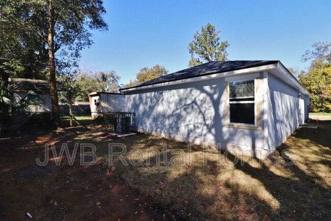 Building Photo - 8606 Eaton Ave