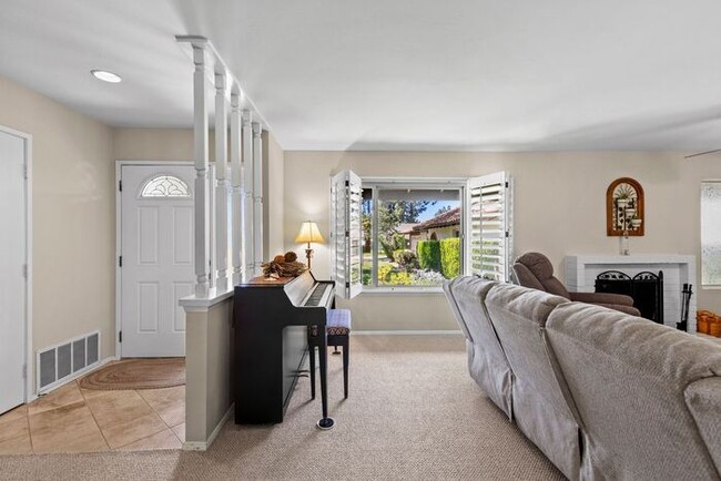 Building Photo - Sweeping Views! Rare and Peaceful 5-home e...