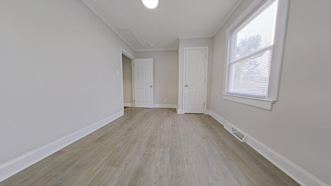 Building Photo - 414 E Peachtree Dr