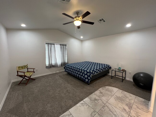 Building Photo - POOL & SPA HOME IN THE FOOTHILLS!