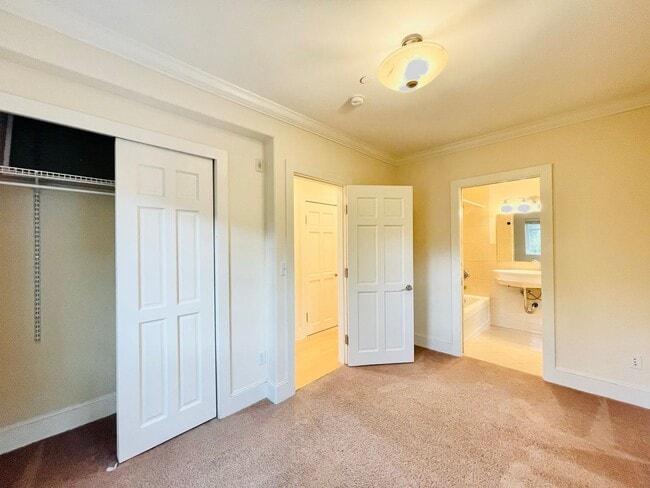 Building Photo - 1524 14th Ave S