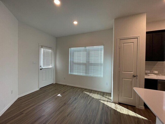 Building Photo - 1625 Woolsey Wy