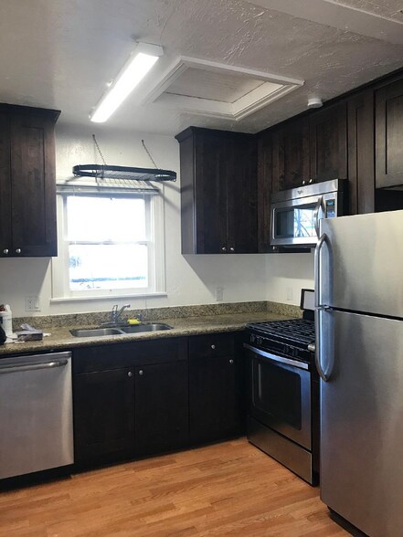 Building Photo - 849 5th St