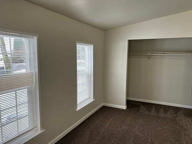 Building Photo - Lovely 3 bedroom home on property