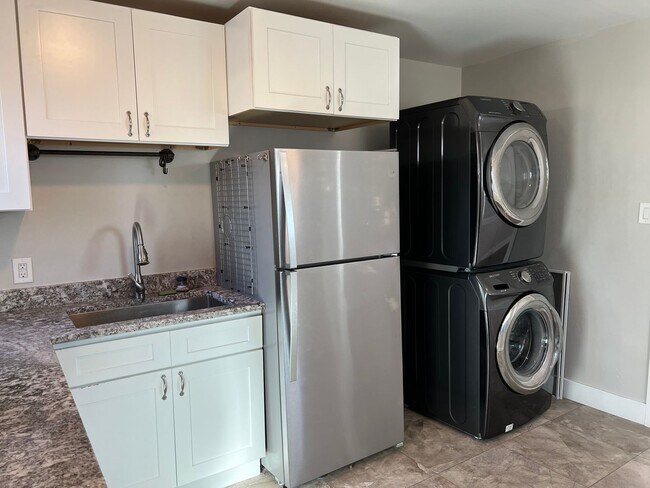 Building Photo - 3 bed 2 bath Harvey Park, Corner Lot