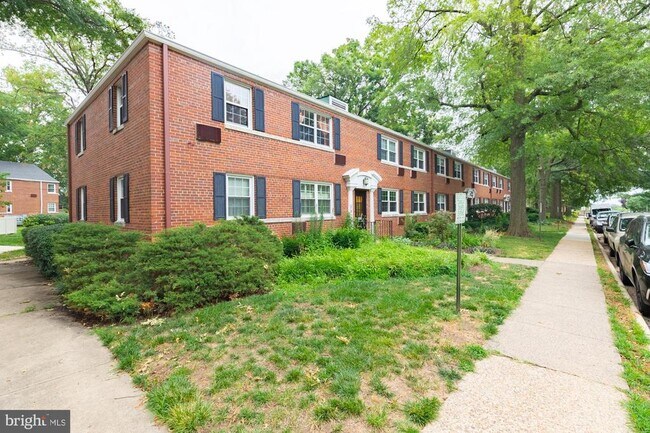 Building Photo - 201 N George Mason Dr