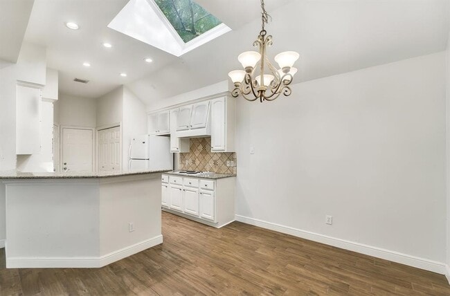 Building Photo - 30 Vista Cove Cir