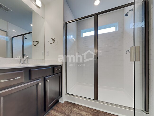 Building Photo - 116 Thatchet Dr