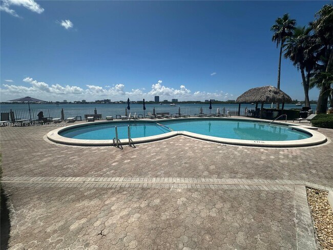 Building Photo - 10350 W Bay Harbor Dr