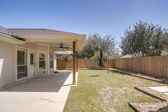 Building Photo - 226 Claris Ln