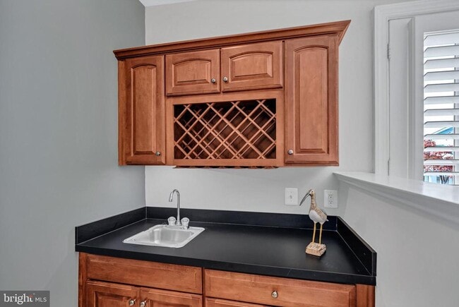 Building Photo - 708 Day Ln