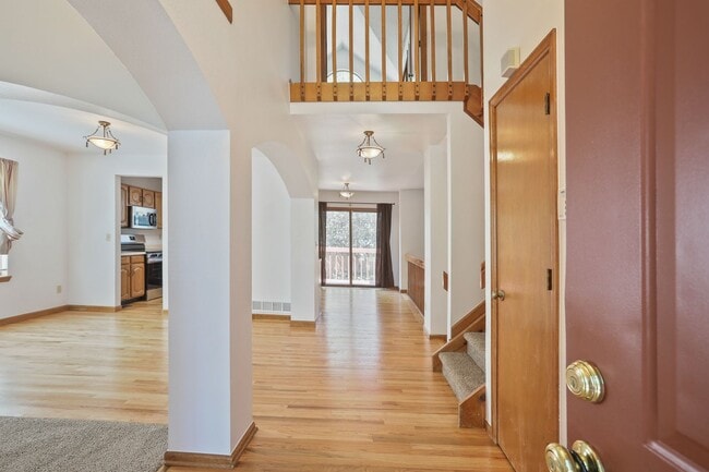 Building Photo - Beautifully Updated 3BR/2.5BA Home in Longmont – $300 Off First Month's Rent
